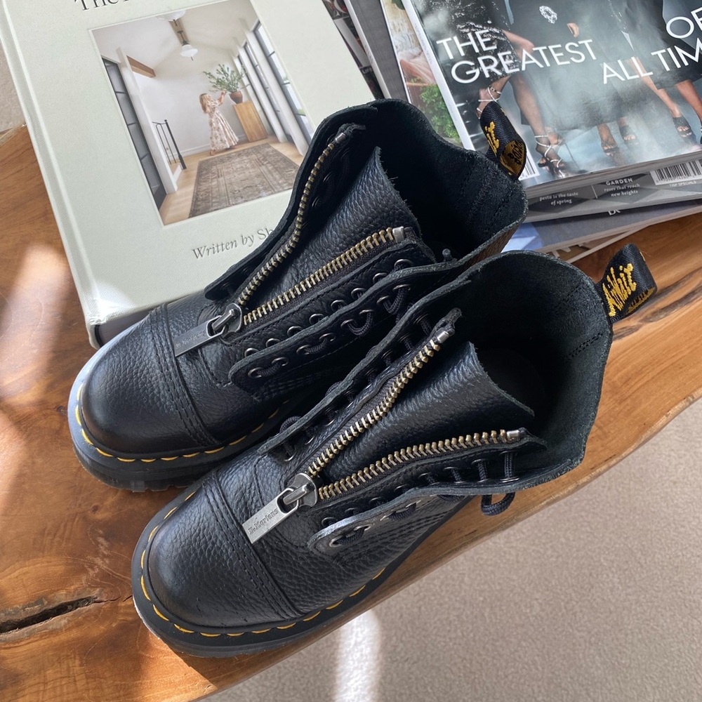Dr. Martens Sinclair Flatform Boots in soft leather - Picture 2 of 8